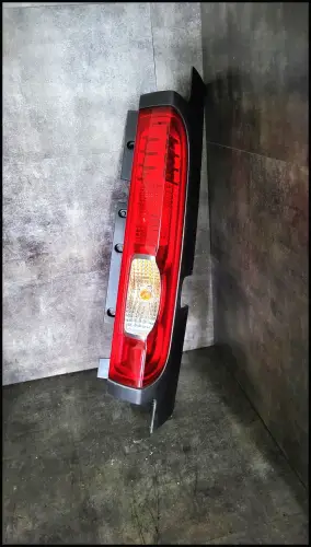 RÜCKLEUCHTE OPEL VIVARO A RENAULT TRAFIC 8200415521 93854432 26516118R HINTEN RECHTS