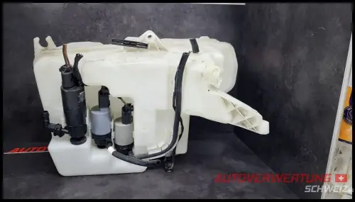 Schibenwasserbehälter mit Waschwasserpumpe BMW E61 61677179455 / 7179451-01