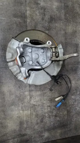 Achsschenkel vorne links BMW E61  31216760953 / 6760953L