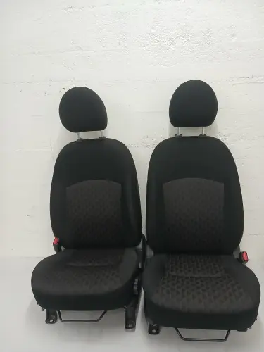 Sitze vorne rechts und links Mitsubishi Space Star